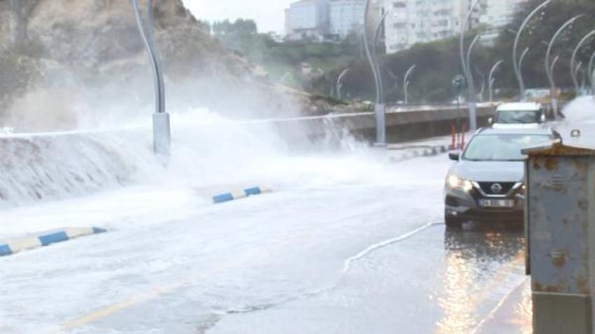 Yurtta kar ve fırtına etkisi! Yollar kapalı, okullar tatil