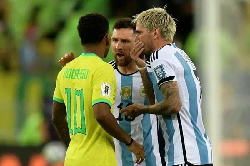 Brezilya-Arjantin maçında tribünler savaş alanına döndü! Messi takımı sahadan çekti: Ağzından çıkan kelimelere dikkat et