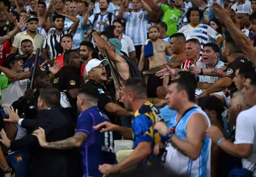 Brezilya-Arjantin maçında tribünler savaş alanına döndü! Messi takımı sahadan çekti: Ağzından çıkan kelimelere dikkat et