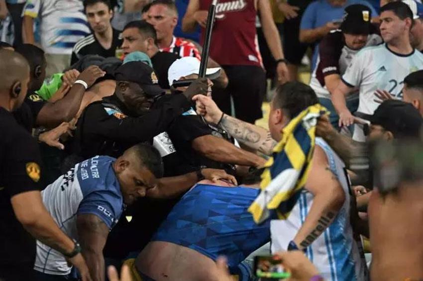 Brezilya-Arjantin maçında tribünler savaş alanına döndü! Messi takımı sahadan çekti: Ağzından çıkan kelimelere dikkat et