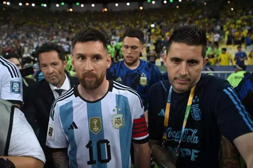 Brezilya-Arjantin maçında tribünler savaş alanına döndü! Messi takımı sahadan çekti: Ağzından çıkan kelimelere dikkat et
