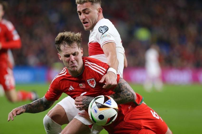 Altay Bayındır'ın Galler maçı performansı İngilizleri mest etti: Türkiye'de yedek oyuncu olarak oyuna girdi, emin ellerdeyiz