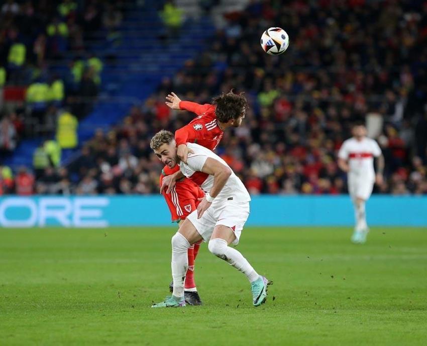Altay Bayındır'ın Galler maçı performansı İngilizleri mest etti: Türkiye'de yedek oyuncu olarak oyuna girdi, emin ellerdeyiz