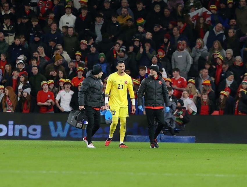 Altay Bayındır'ın Galler maçı performansı İngilizleri mest etti: Türkiye'de yedek oyuncu olarak oyuna girdi, emin ellerdeyiz