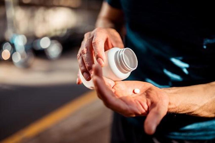 Vitamin takviyelerinde büyük tehlike! Bu iki vitamin kullananı zehirliyor