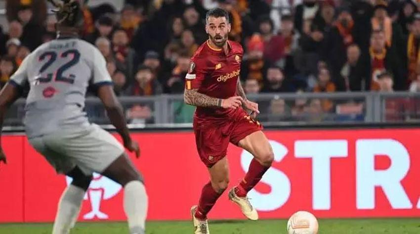 Okan Buruk transfer listesini verdi! Yıldız oyuncuyu gönderiyor kadrosunda görmek istediği ismi yönetime bildirdi
