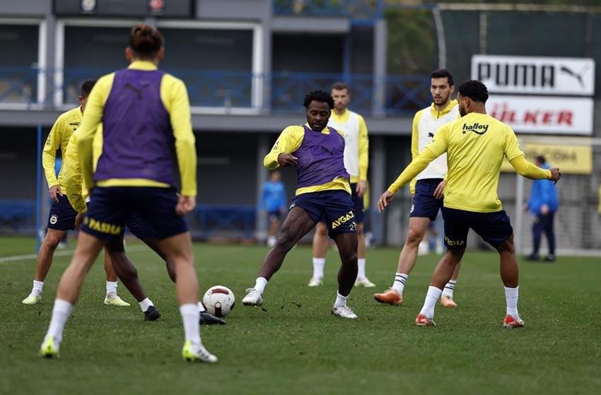 Fenerbahçe'de ayrılıklar peş peşe! İsmail Kartal transfer listesini belirledi: İşte bileti kesilen 5 isim...