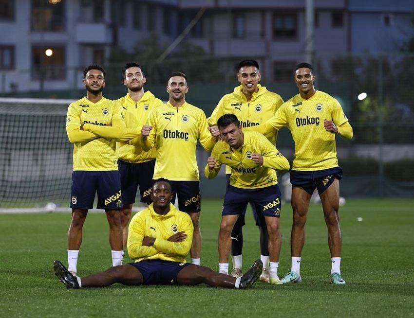 Fenerbahçe'de ayrılıklar peş peşe! İsmail Kartal transfer listesini belirledi: İşte bileti kesilen 5 isim...