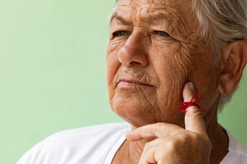 Vücudunuz Alzheimer'ı 15 yıl önceden haber veriyor! Hemen kontrol edin