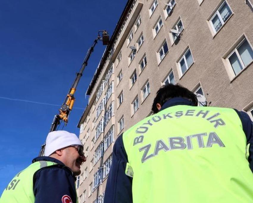 'Buz kırma timi' 30 metre yükseklikte görev başında
