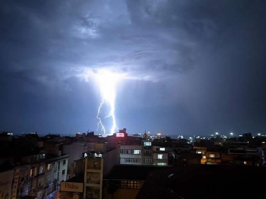 Kar, fırtına ve sağanak geri geliyor! Valilik ve AKOM uyardı, Meteoroloji 64 il için sarı ve turuncu alarmda bulundu