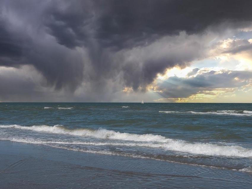 Kar, fırtına ve sağanak geri geliyor! Valilik ve AKOM uyardı, Meteoroloji 64 il için sarı ve turuncu alarmda bulundu