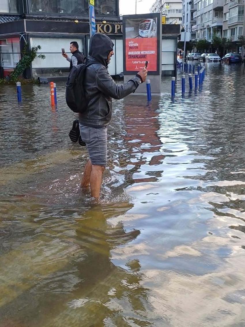 Şiddetli yağış ve fırtına yurdu etkisi altına aldı! Sinop'tan acı haber geldi, İzmir'de deniz ve kara birleşti