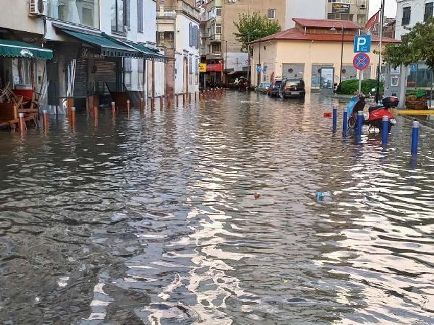 Şiddetli yağış ve fırtına yurdu etkisi altına aldı! Sinop'tan acı haber geldi, İzmir'de deniz ve kara birleşti
