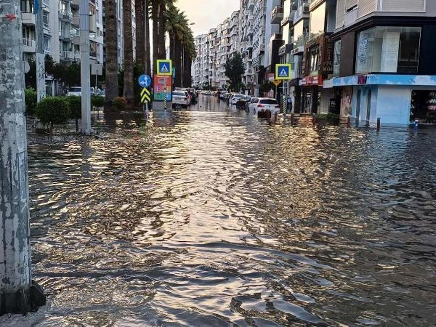 Şiddetli yağış ve fırtına yurdu etkisi altına aldı! Sinop'tan acı haber geldi, İzmir'de deniz ve kara birleşti