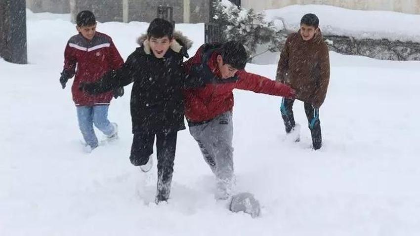 27 Kasım okullar Bursa'da tatil mi? Bursa Valiliği okullar tatil açıklaması var mı? Yarın okullar...