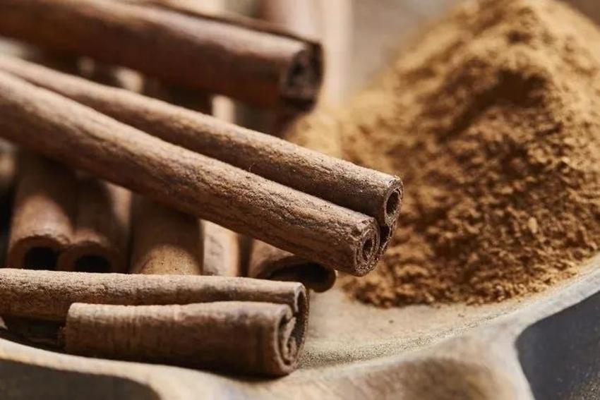Bu suyu içen iğne ipliğe dönüyor! Yıllanmış göbek yağlarından kurtaran karışım...