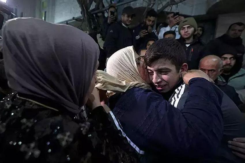 Gazze'de insani ara! ABD savaş gemisine balistik füze atıldı, Netanyahu'dan Hamas'ın 'ateşkes' mesajına ilk yanıt geldi