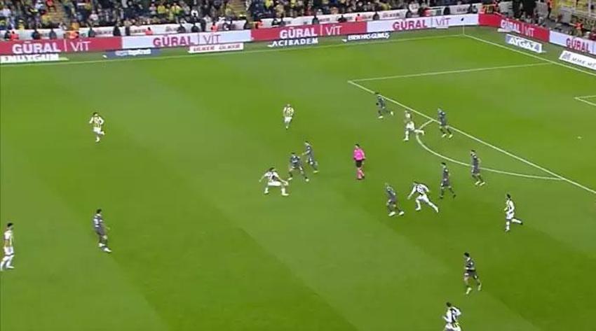 Fenerbahçe - Fatih Karagümrük maçında tartışmalı penaltı pozisyonu: Tartışılacak bir şey yok, penaltı verilmeliydi!