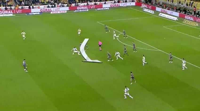 Fenerbahçe - Fatih Karagümrük maçında tartışmalı penaltı pozisyonu: Tartışılacak bir şey yok, penaltı verilmeliydi!