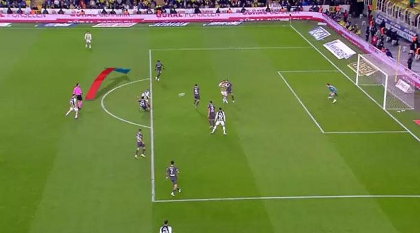 Fenerbahçe - Fatih Karagümrük maçında tartışmalı penaltı pozisyonu: Tartışılacak bir şey yok, penaltı verilmeliydi!
