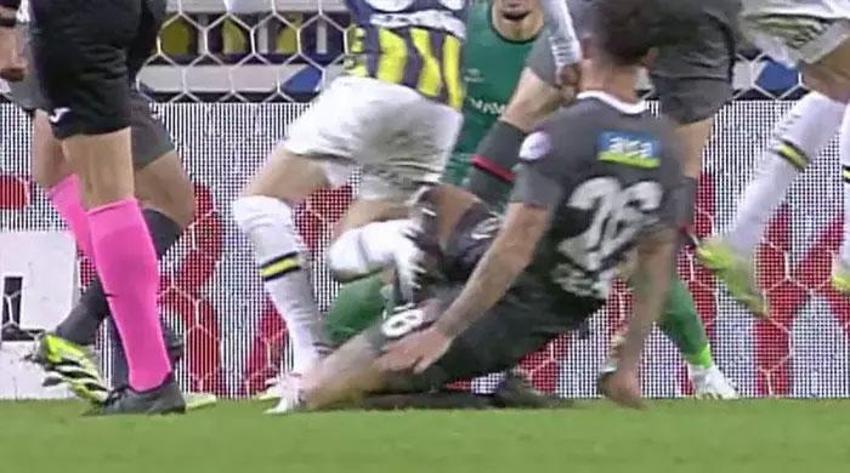 Fenerbahçe - Fatih Karagümrük maçında tartışmalı penaltı pozisyonu: Tartışılacak bir şey yok, penaltı verilmeliydi!