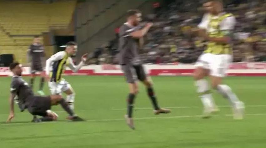 Fenerbahçe - Fatih Karagümrük maçında tartışmalı penaltı pozisyonu: Tartışılacak bir şey yok, penaltı verilmeliydi!