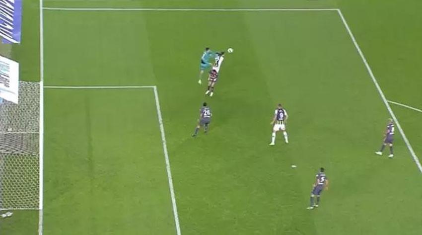 Fenerbahçe - Fatih Karagümrük maçında tartışmalı penaltı pozisyonu: Tartışılacak bir şey yok, penaltı verilmeliydi!