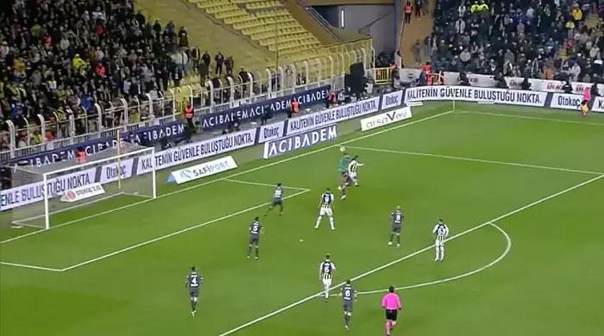 Fenerbahçe - Fatih Karagümrük maçında tartışmalı penaltı pozisyonu: Tartışılacak bir şey yok, penaltı verilmeliydi!
