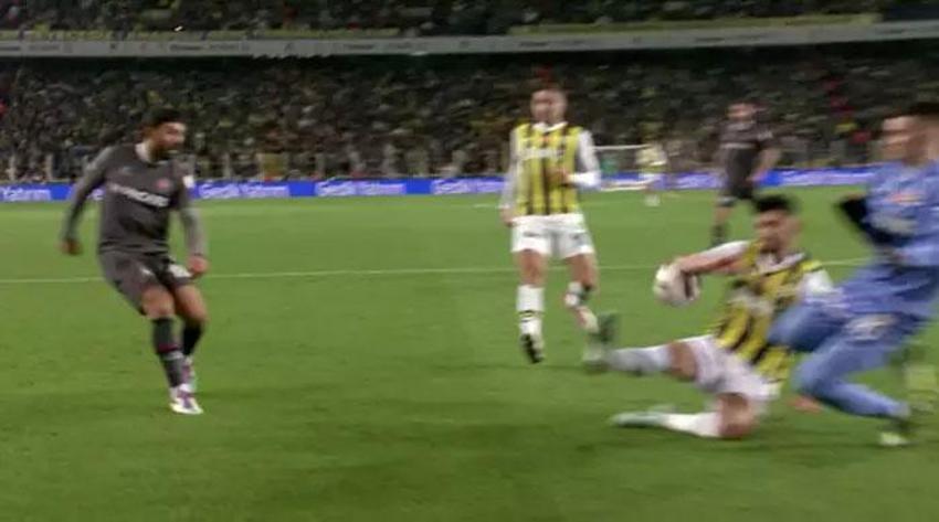 Fenerbahçe - Fatih Karagümrük maçında tartışmalı penaltı pozisyonu: Tartışılacak bir şey yok, penaltı verilmeliydi!