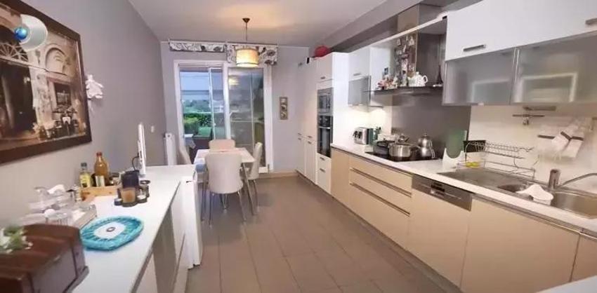 Ünlü sanatçının 4 katlı 5 odalı muhteşem villası! Çocuk parkı ve yüzme havuzu da var 