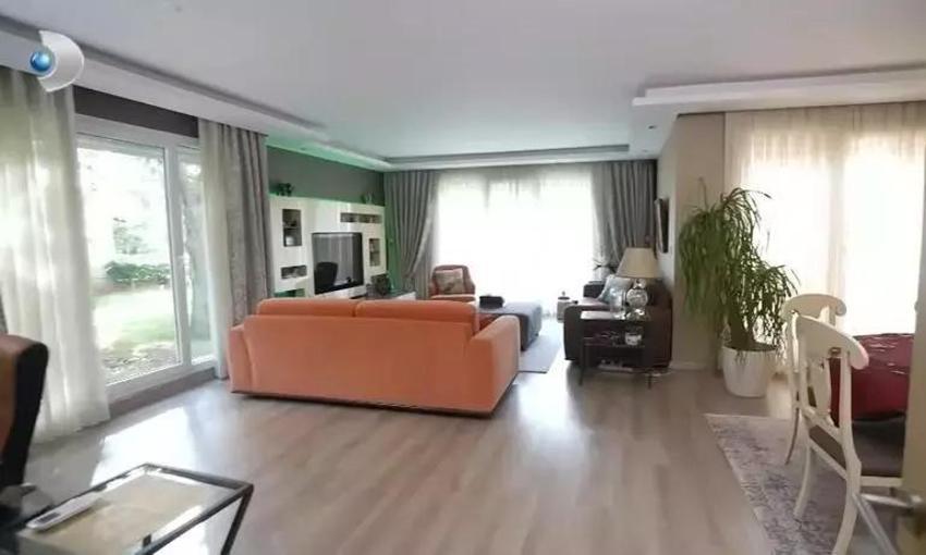 Çağla Şıkel'in 9 odalı muhteşem villası olay oldu