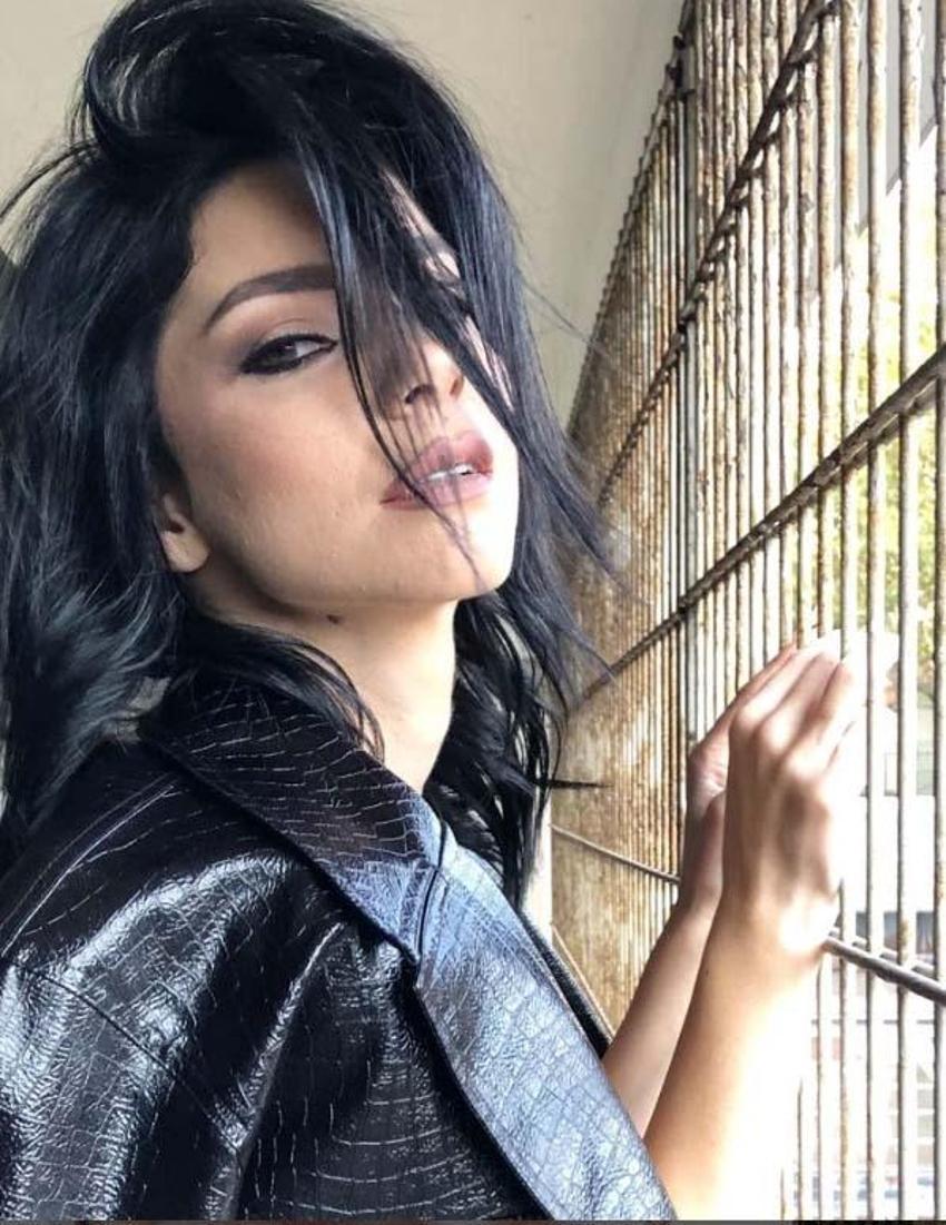 Merve Boluğur son pozuyla Britney Spears'a benzetildi!