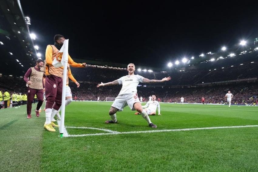 Manchester United maçı öncesi işler karıştı! Okan Buruk yıldız ismi kesti, ilk 11 değişti