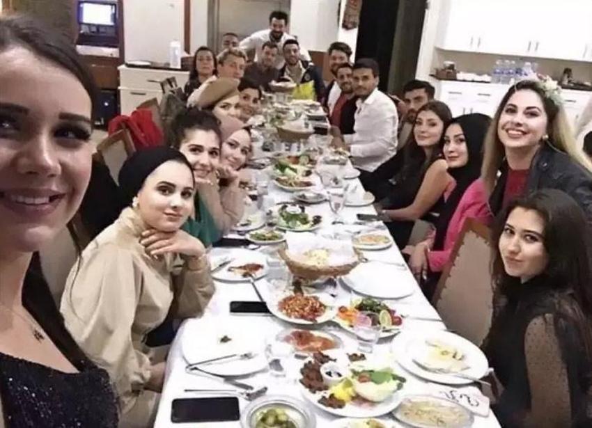 Eylül Öztürk'ten açıklama geldi! ‘Şampiyonlar Ligi’ masasında Dilan Polat ve diğer fenomenlerle yan yanaydı 