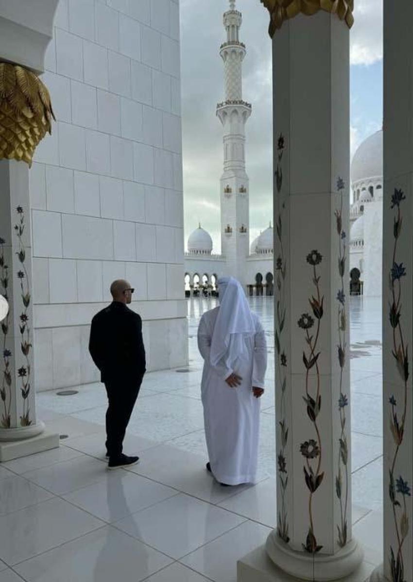 Ünlü çift Şeyh Zayed Ulu Camii'ni ziyaret etti! 'Büyük bir onur'