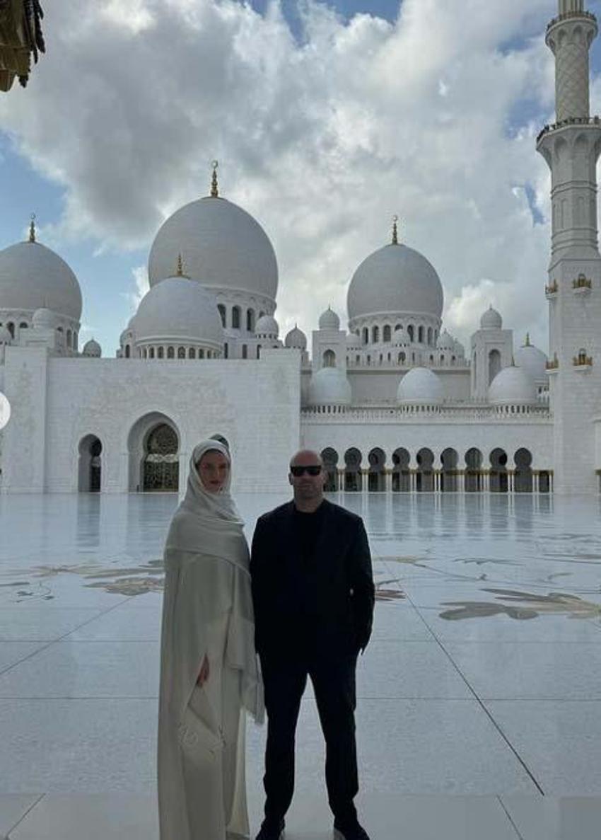 Ünlü çift Şeyh Zayed Ulu Camii'ni ziyaret etti! 'Büyük bir onur'