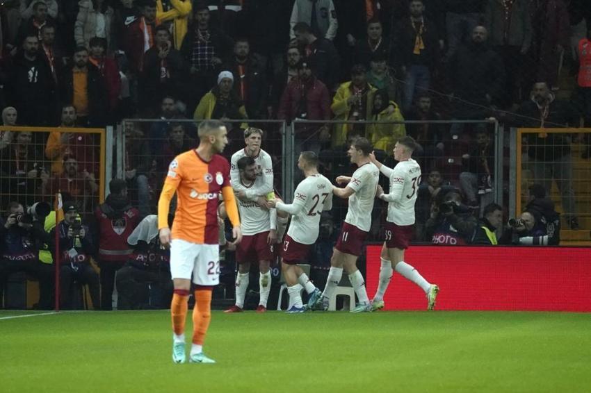 Okan Buruk 'güveniyorum' demişti, yalan oldu! Zaha, Tete, Ziyech derken yıldız isim ayrılıyor