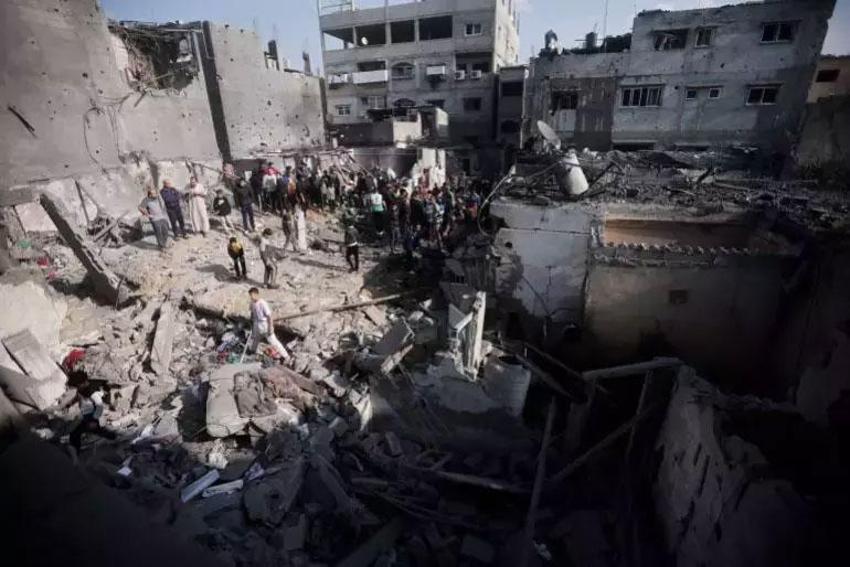 İnsani ara sona erdi İsrail Gazze'de katliam yaptı! İsrail ordusu Yemen'de askeri üssü vurdu