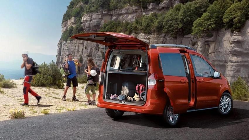 Doblocu eniştelere kötü haber! Ford Tourneo Courier fiyatları güncellendi!