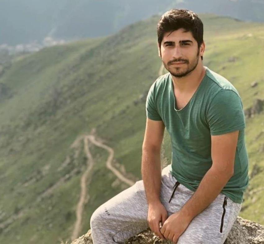 Hava almak için balkona çıktı hayatını kaybetti! Facia saniye saniye kameraya yansıdı