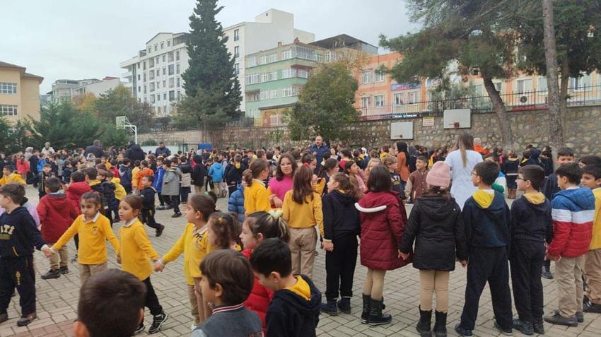Gemlik'te 5.1 büyüklüğünde deprem! İstanbul ve İzmir’den de hissedilen deprem vatandaşları korkuttu