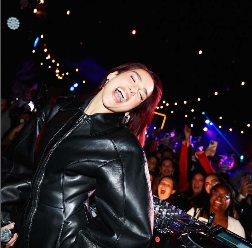 Dua Lipa, yönetmen sevgilisinden ayrıldı