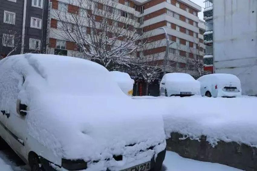Kar yağışları geri dönüyor! Meteoroloji İstanbul için tarih vererek uyardı