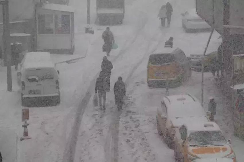 Kar yağışları geri dönüyor! Meteoroloji İstanbul için tarih vererek uyardı