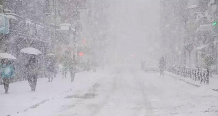 Kar yağışları geri dönüyor! Meteoroloji İstanbul için tarih vererek uyardı