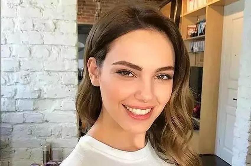 Yağmur Tanrısevsin'in fırından kilotlu ekmek alma kombini gündem oldu!