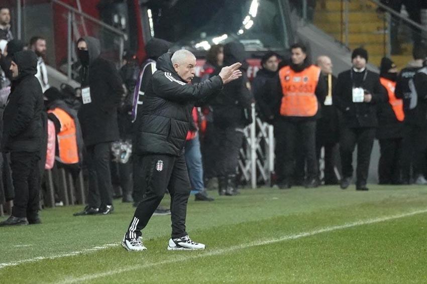 Fenerbahçe derbide Beşiktaş karşısında 3 puanı 3 golle aldı