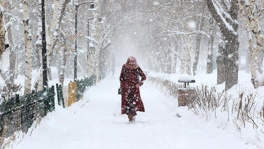 Hafta sonu lapa lapa kar geliyor, okullar aniden tatil edilebilir: Meteoroloji yılbaşından önce yoğun kar yağışı uyarısını yaptı!