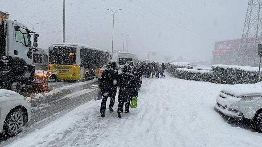 Hafta sonu lapa lapa kar geliyor, okullar aniden tatil edilebilir: Meteoroloji yılbaşından önce yoğun kar yağışı uyarısını yaptı!